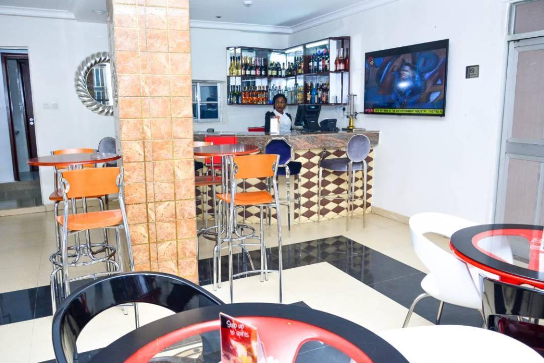 Crystal House International Hotel Ιλορίν Εξωτερικό φωτογραφία