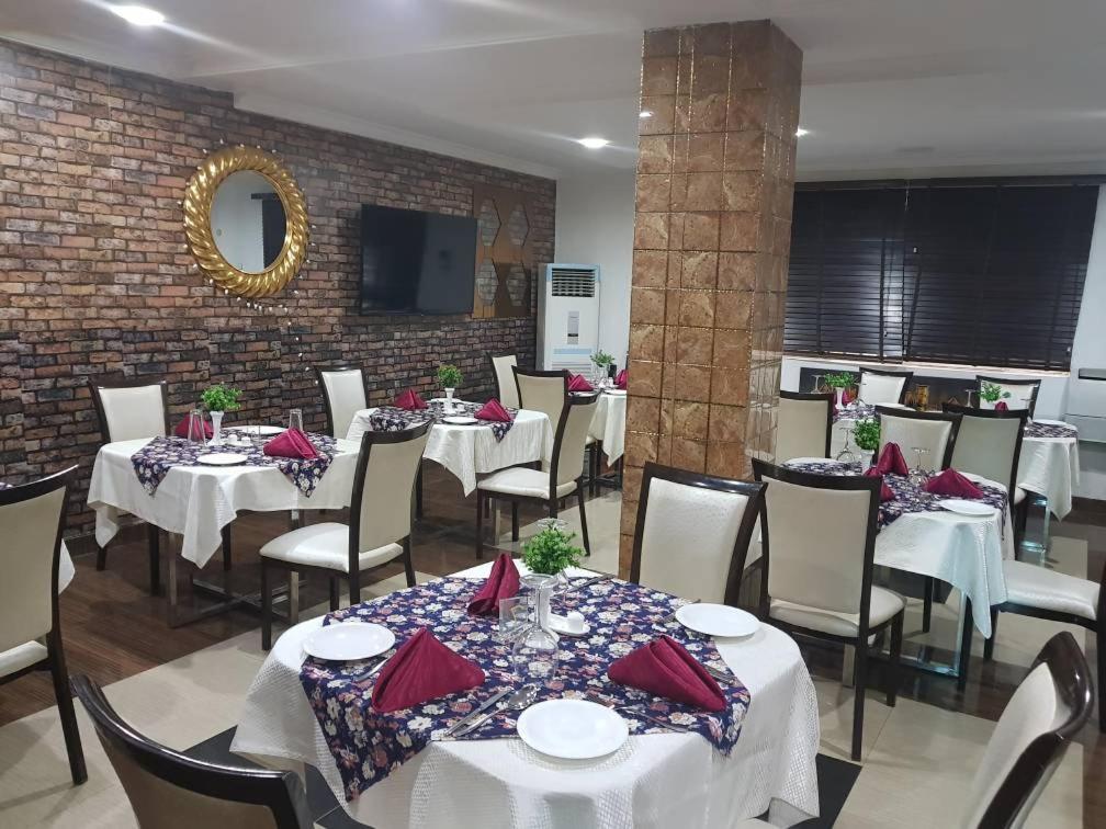 Crystal House International Hotel Ιλορίν Εξωτερικό φωτογραφία
